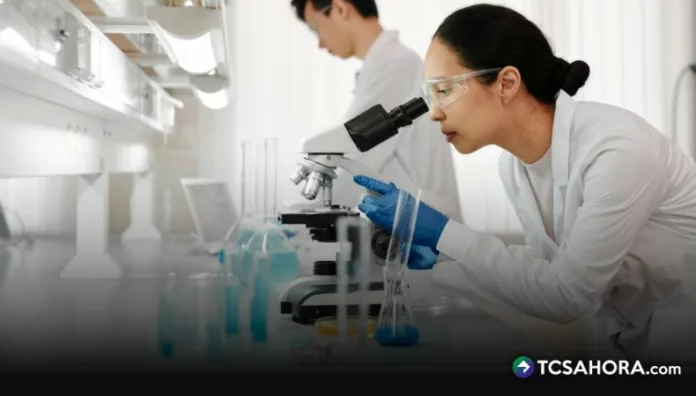Busca acercar a los jóvenes a carreras relacionadas con química, farmacia y salud a través de alianzas con organizaciones públicas y privadas.