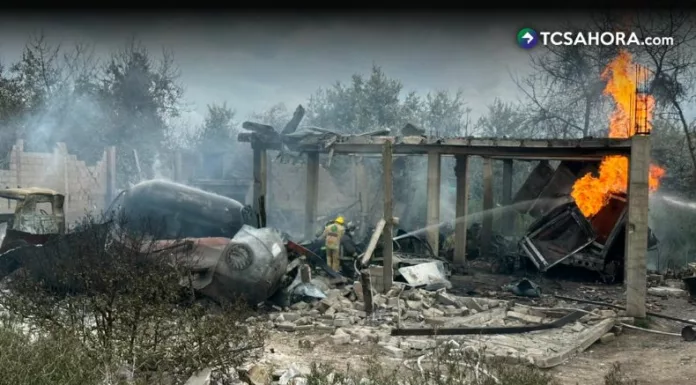 Explotan cuatro pipas de gas en Puebla, México