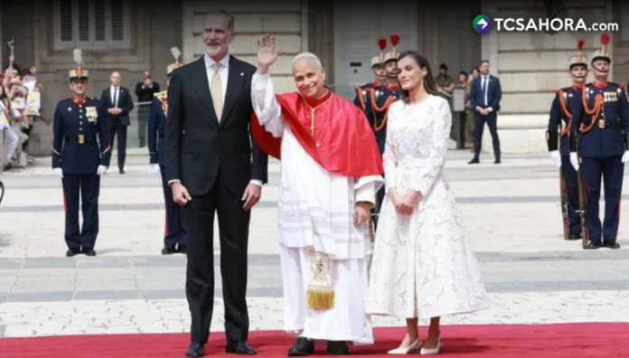 La reina Letizia y el privilegio del blanco