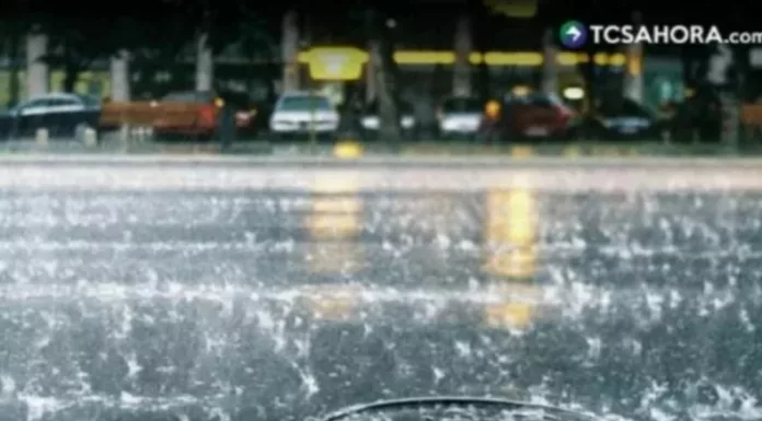 Las lluvias tipo temporal continuarán este domingo en distintos puntos del país y podrían intensificarse durante la noche.