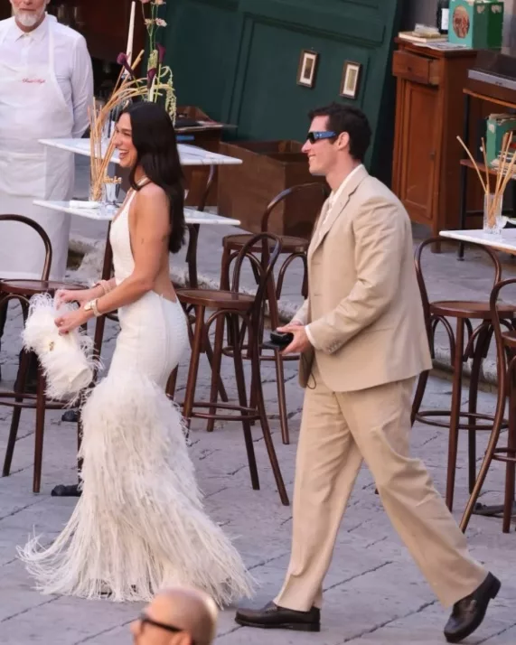 Dua Lipa y Callum Turner celebran boda en Palermo,