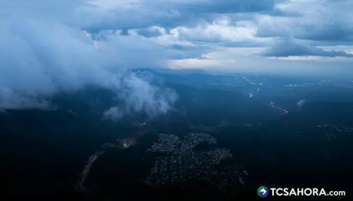 Las lluvias se deben a zona de baja presión, que puede pasar a ser depresión tropical. El Salvador se encuentra bajo Alerta Amarilla.
