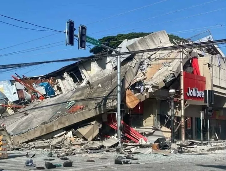 Terremoto magnitud 7.8 sacudió Filipinas