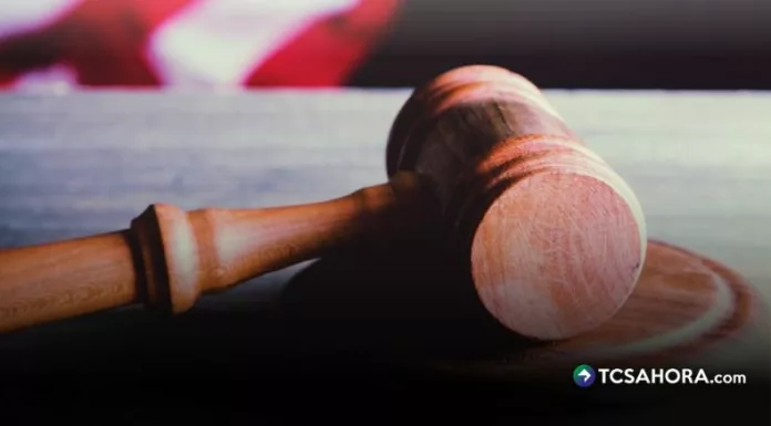 Juez federal anula tarifa impuesta por Trump a solicitudes de visa H-1B