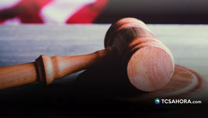 Juez federal anula tarifa impuesta por Trump a solicitudes de visa H-1B