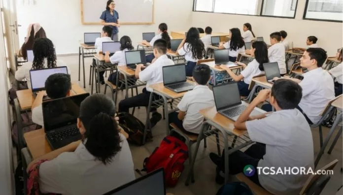 La suspensión de clases incluye a centros educativos públicos y privados en todos los niveles y universidades.