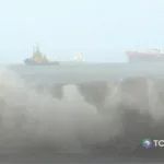 Fuerte oleaje golpea comunidades de la costa salvadoreña