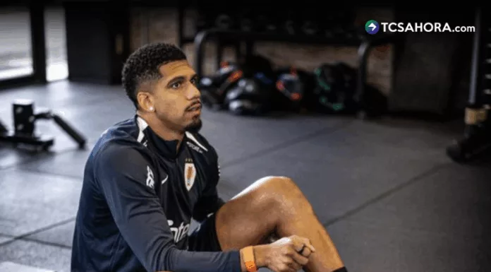 Ronald Araujo reconoció que difícilmente estará en el debut de Uruguay en el Mundial tras sufrir una lesión muscular.