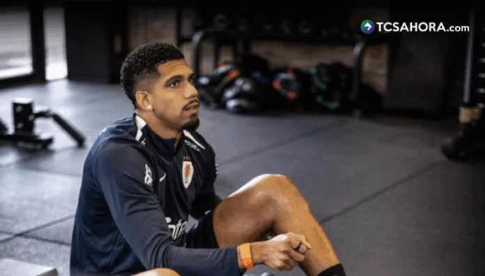 Ronald Araujo reconoció que difícilmente estará en el debut de Uruguay en el Mundial tras sufrir una lesión muscular.