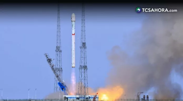 China lanza cohete con dos satélites al espacio