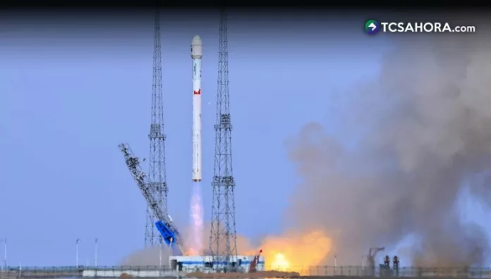 China lanza cohete con dos satélites al espacio