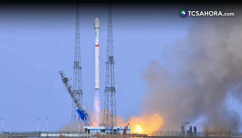 China lanza cohete con dos satélites al espacio