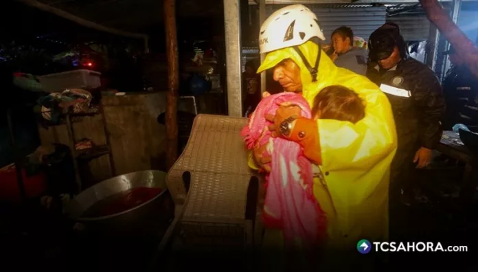 Al menos 30 familias evacuadas debido a riesgos por lluvias