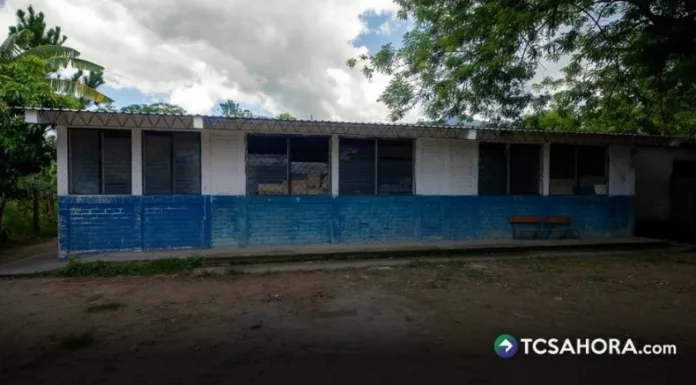 Ministra de Educación, Karla Trigueros, reporta que más de 100 escuelas han resultado con daños a causa de las lluvias.