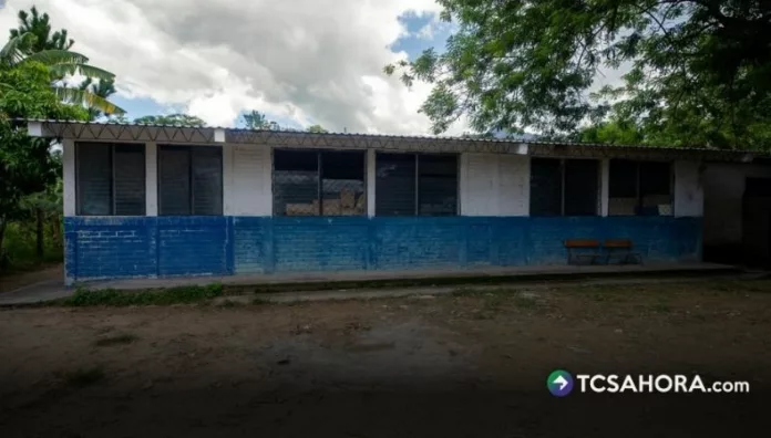 Ministra de Educación, Karla Trigueros, reporta que más de 100 escuelas han resultado con daños a causa de las lluvias.