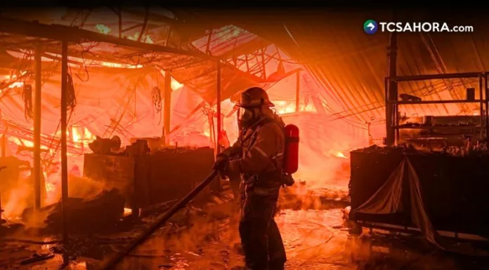 Incendio consume bodega en Soyapango