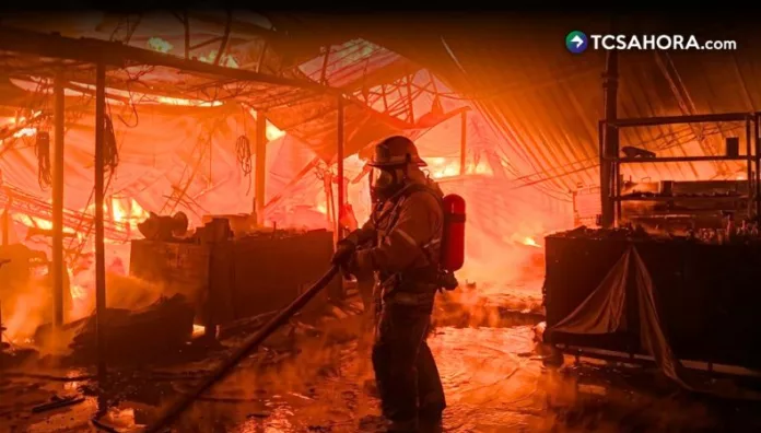 Incendio consume bodega en Soyapango