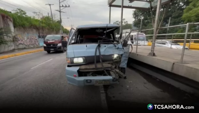 Cuerpos de socorro atendieron a lesionados en accidentes de tránsito que involucraron microbuses y motocicletas en las últimas horas