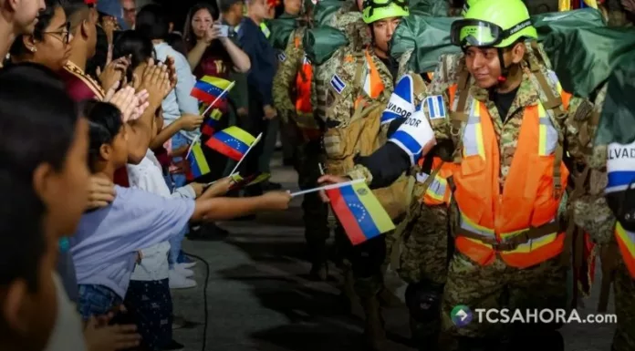 El primer grupo del contingente humanitario de El Salvador arribó a Venezuela para apoyar en las labores tras los terremotos.