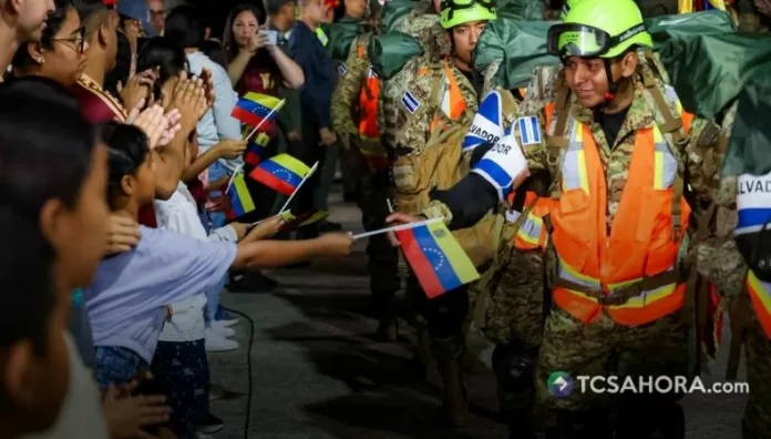 El primer grupo del contingente humanitario de El Salvador arribó a Venezuela para apoyar en las labores tras los terremotos.