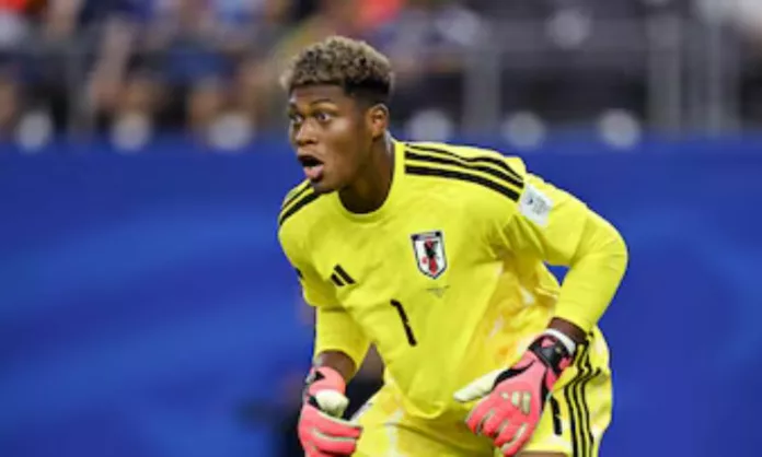 El formidable portero Zion Suzuki se ganó el puesto en la selección de Japón, un país tradicionalmente hostil con los mestizos e inmigrantes