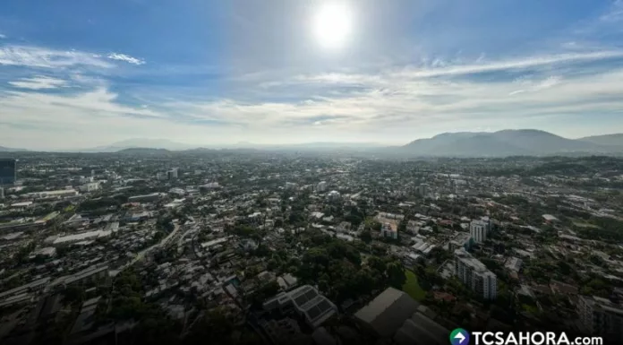 Según el pronóstico del clima, el ambiente estará cálido durante el día y el cielo permanecerá despejado durante la mañana.