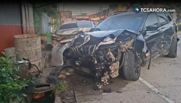 Accidentes dejan daños materiales en varios vehículos