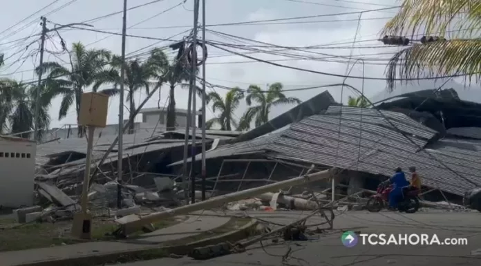 En varios puntos de Venezuela continúan la espera en medio de edificios destruidos con la esperanza de hallar sobrevivientes.
