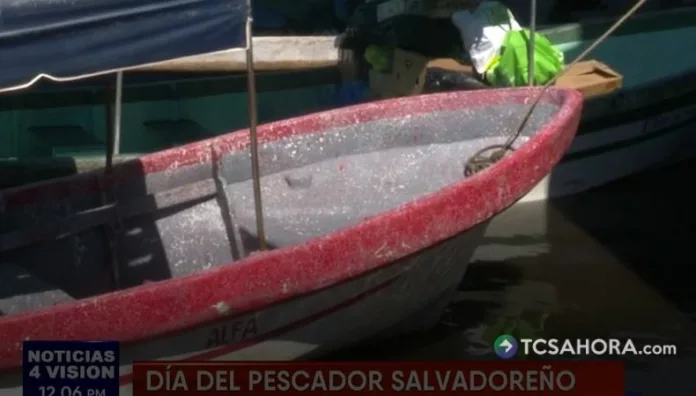 El trabajo del pescador continúa como una actividad que sostiene economías locales y mantiene una tradición que enfrenta cada nuevo amanecer.