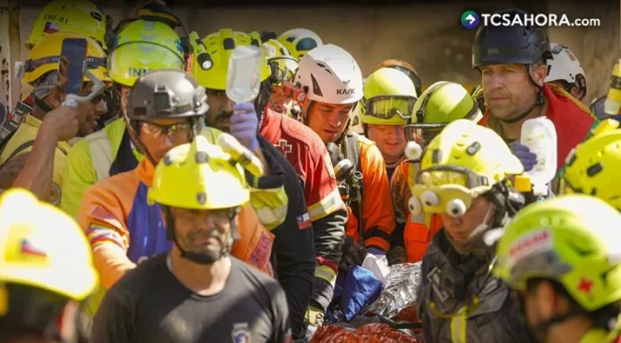 Rescatan a sobreviviente de terremotos luego de 72 horas de trabajo