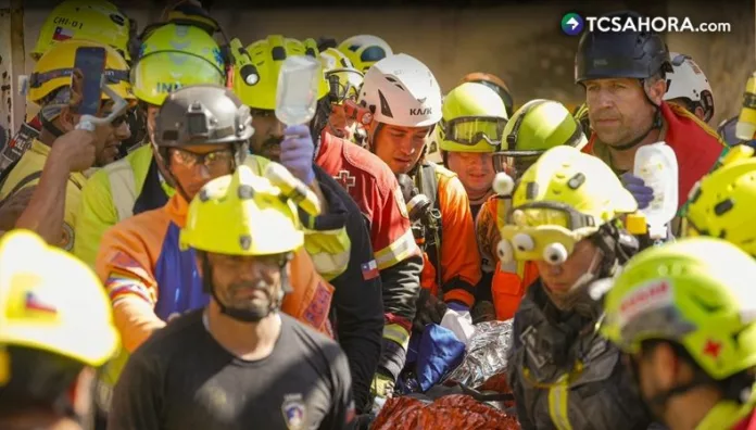 Rescatan a sobreviviente de terremotos luego de 72 horas de trabajo