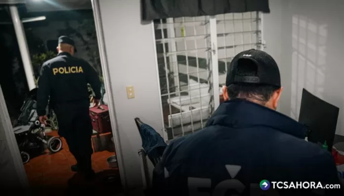 Según las autoridades, la banda defraudó a la empresa distribuidora por más de $502,201. El operativo se realizó esta madrugada.