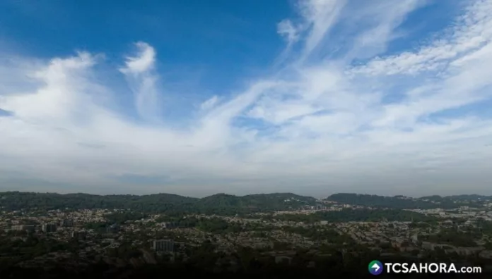 El ambiente en El Salvador estará predominado por mucho calor y lluvias. Además, se pronostica el acercamiento de una onda tropical.