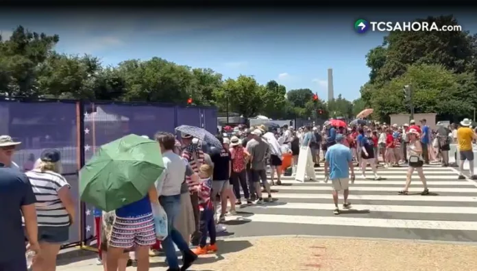 EE.UU. celebra su independencia bajo una ola de calor