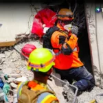 Grupo USAR tiene indicios de una persona con vida entre escombros