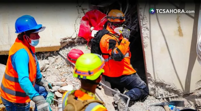 Grupo USAR tiene indicios de una persona con vida entre escombros