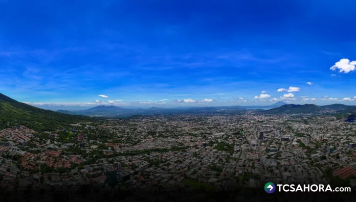 Pese a que tendremos un día caluroso, con temperaturas elevadas, no se descarta la presencia de lluvias aisladas en el territorio salvadoreño.