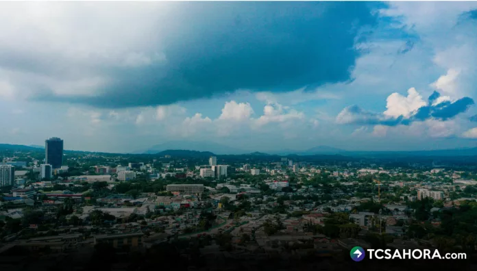 Miércoles con ambiente bastante cálido, mucho calor durante el día. Por la tarde y la noche se podrán tener algunas lluvias y tormentas.