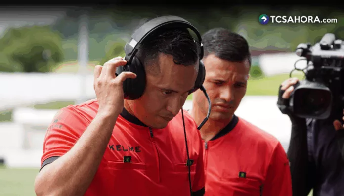 La FIFA realizó una capacitación para los árbitros salvadoreños sobre el uso del FVS a implementar en el Torneo Apertura 2026 de la LMF.