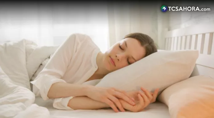Mantener limpias las fundas de las almohadas y cuidar la higiene personal ayuda a reducir la acumulación de bacterias, ácaros e impurezas.