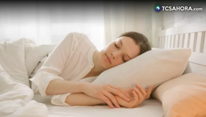 Mantener limpias las fundas de las almohadas y cuidar la higiene personal ayuda a reducir la acumulación de bacterias, ácaros e impurezas.