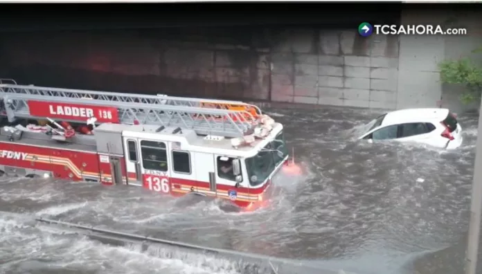 Intensas lluvias provocan inundaciones en calles de Nueva York