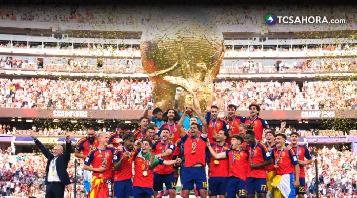 España, primera bicampeona Mundial del siglo XXI La selección de España alcanzó su segunda Copa del Mundo en la historia al vencer en tiempo extra a Argentina.