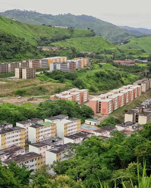 Venezuela evalúa predios para construcción de viviendas