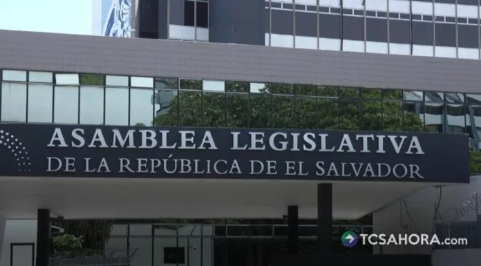 La Asamblea destinó cerca de $425 mil para comprar vehículos, que incluyen pickups y microbuses. Diputados de oposición criticaron la compra.