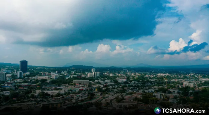 Siempre tendremos un día con mucho calor en El Salvador, pero para los próximos días se pronostican lluvias más definidas, como las de ayer.