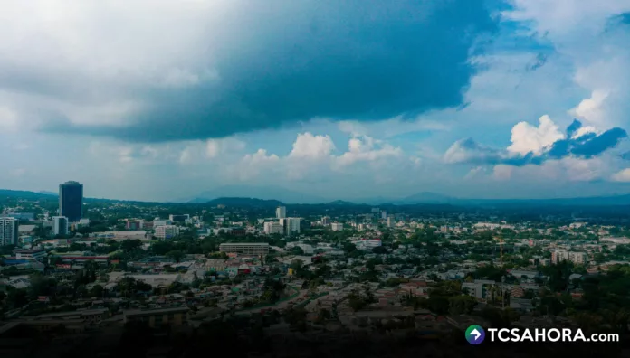 Siempre tendremos un día con mucho calor en El Salvador, pero para los próximos días se pronostican lluvias más definidas, como las de ayer.