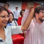 FMLN presenta a exenfermera como precandidata a la vicepresidencia 2027
