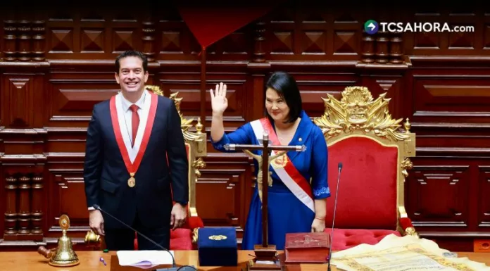 Keiko Fujimori toma posesión como presidenta de Perú