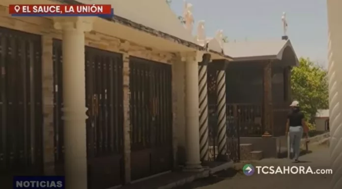 Un cementerio de La Unión sobresale por sus mausoleos personalizados y acabados que alcanzan costos de hasta 40 mil dólares.